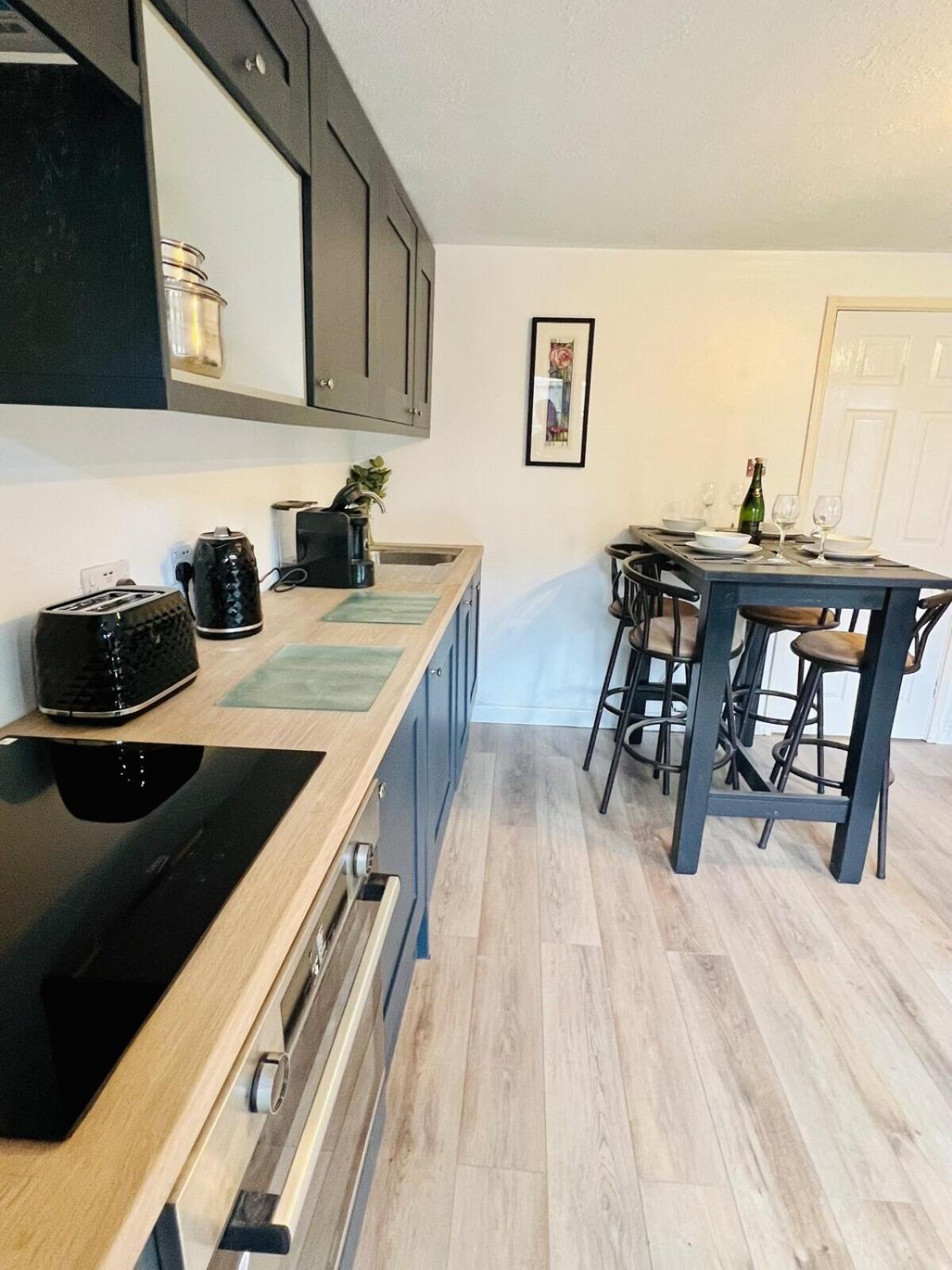 Apartamento Chapel Court - Centre - Free Parking Available - Entire - Self Check-in - Outside Space - Free Wi-fi *