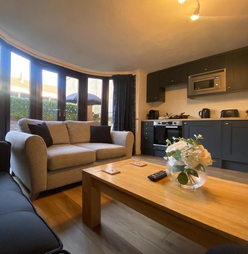 Chapel Court - Centre - Free Parking Available - Entire - Self Check-in - Outside Space - Free Wi-fi Apartamento *