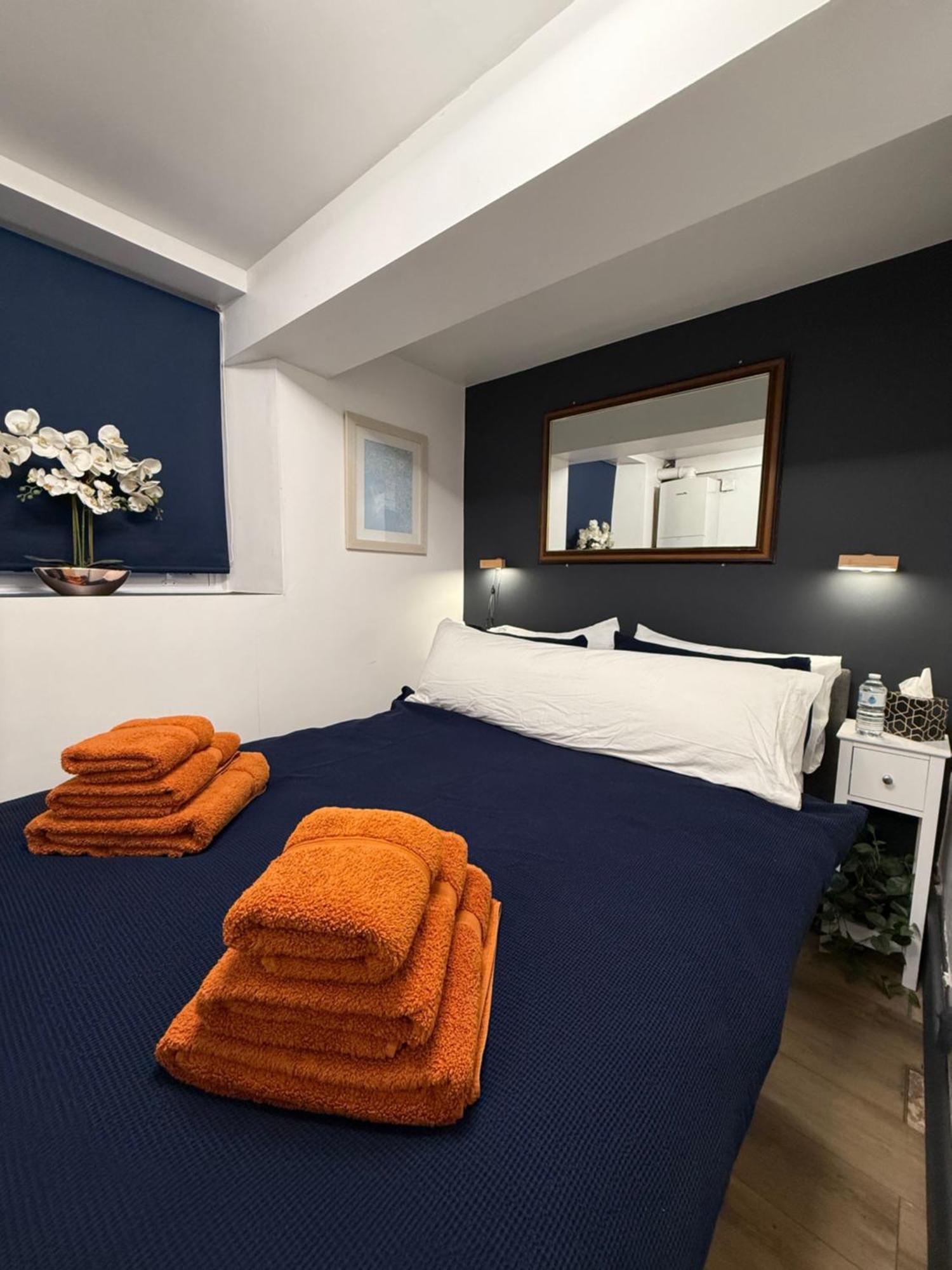 Apartamento Chapel Court - Centre - Free Parking Available - Entire - Self Check-in - Outside Space - Free Wi-fi *