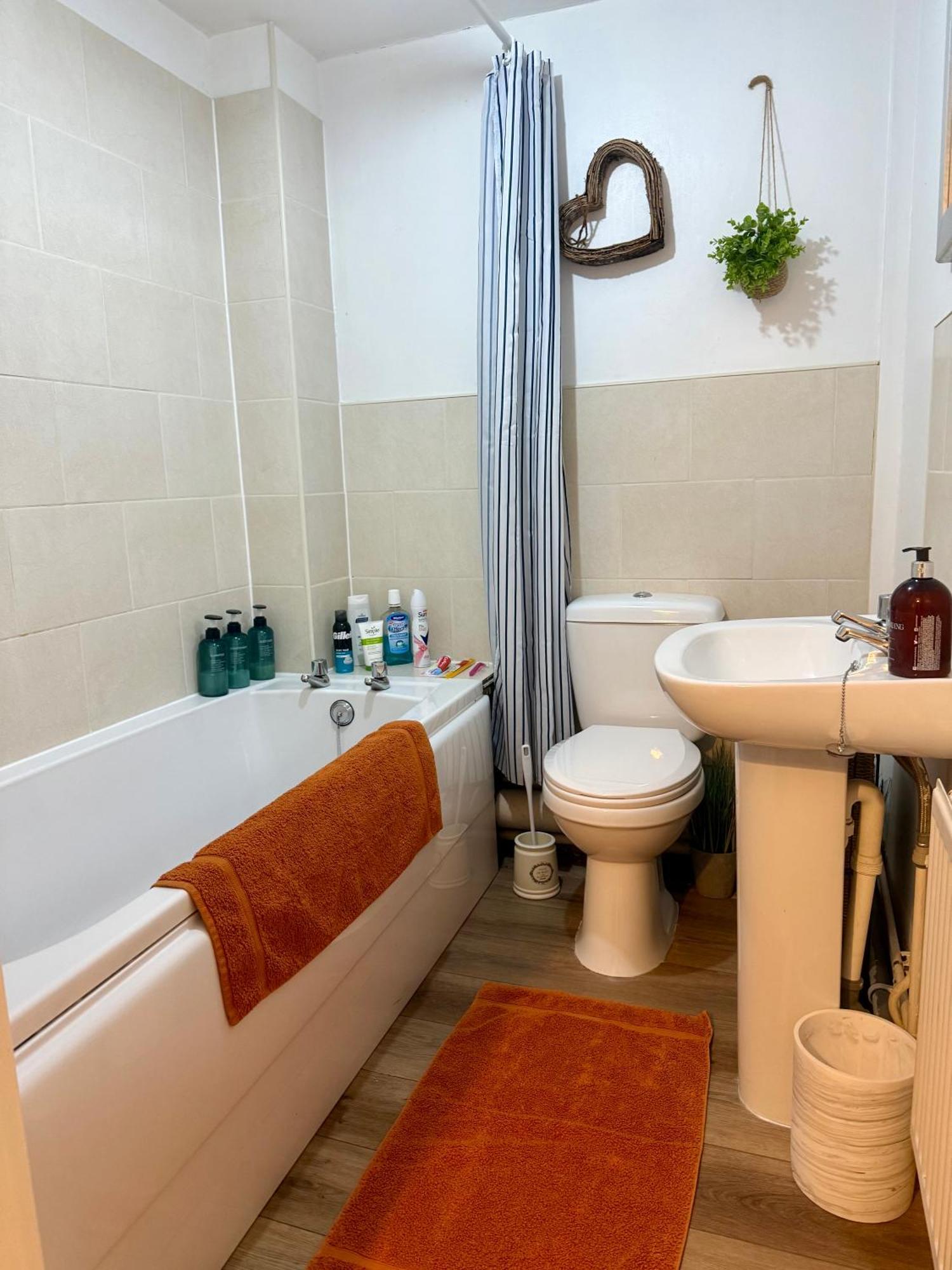 Chapel Court - Centre - Free Parking Available - Entire - Self Check-in - Outside Space - Free Wi-fi Apartamento