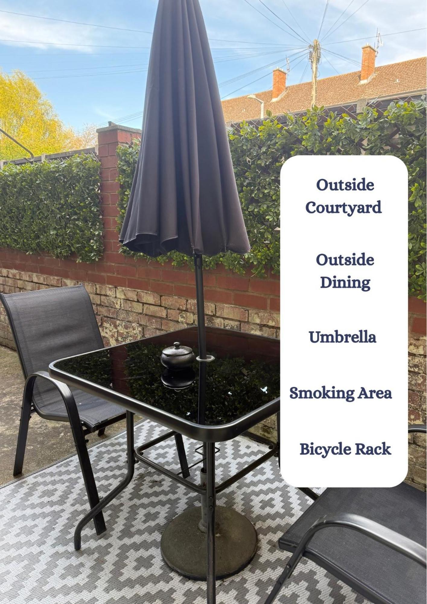 Chapel Court - Centre - Free Parking Available - Entire - Self Check-in - Outside Space - Free Wi-fi Worcester
